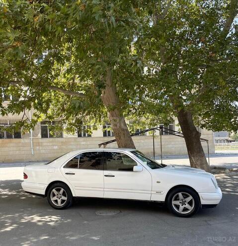 Mercedes E 220 1997, 245,000 km - 2.2 l - Bakı