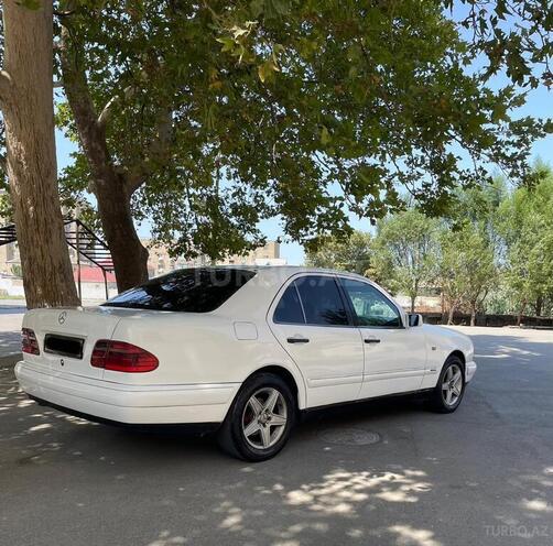Mercedes E 220 1997, 245,000 km - 2.2 l - Bakı