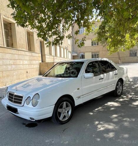 Mercedes E 220 1997, 245,000 km - 2.2 l - Bakı
