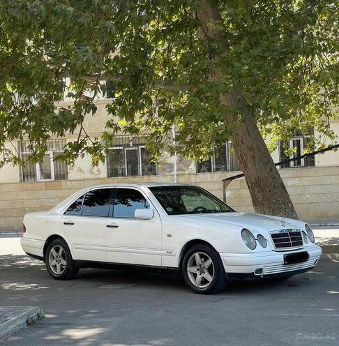 Mercedes E 220 1997, 245,000 km - 2.2 l - Bakı