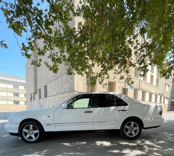 Mercedes E 220 1997, 245,000 km - 2.2 l - Bakı
