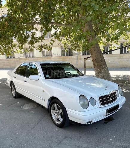 Mercedes E 220 1997, 245,000 km - 2.2 l - Bakı