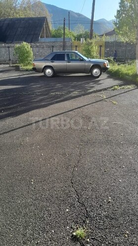 Mercedes 190 1991, 300,000 km - 1.8 l - Şəki