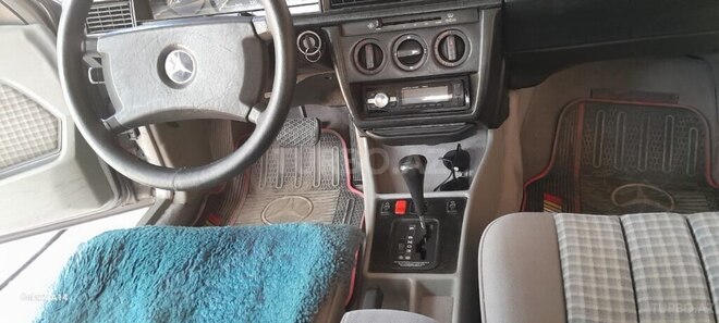 Mercedes 190 1991, 300,000 km - 1.8 l - Şəki