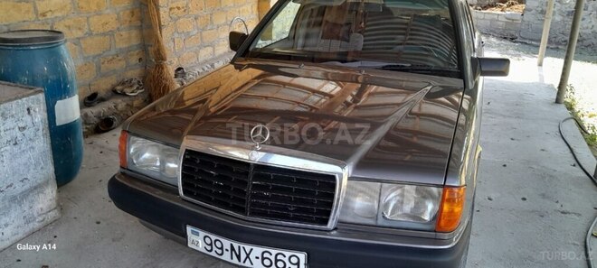 Mercedes 190 1991, 300,000 km - 1.8 l - Şəki