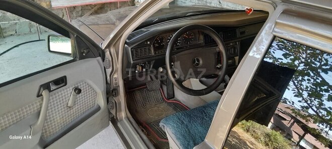 Mercedes 190 1991, 300,000 km - 1.8 l - Şəki