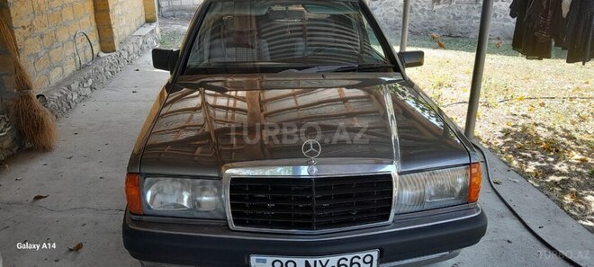 Mercedes 190 1991, 300,000 km - 1.8 l - Şəki