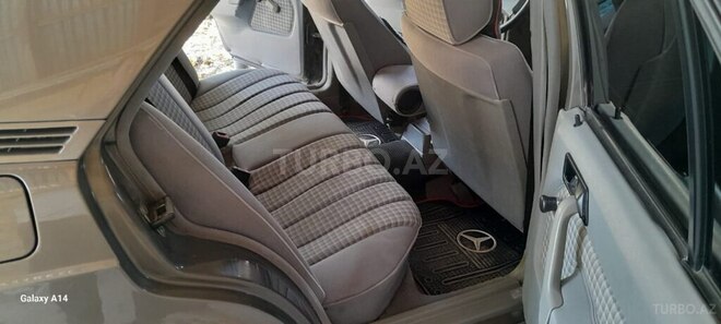 Mercedes 190 1991, 300,000 km - 1.8 l - Şəki