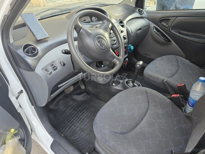 Toyota Vitz 2002, 268,000 km - 1.0 l - Bakı
