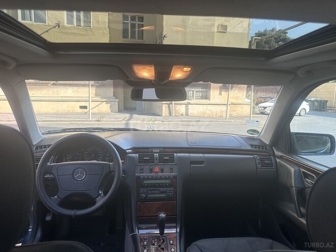 Mercedes E 240 1999, 304,000 km - 2.4 l - Bakı