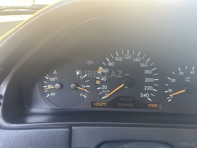 Mercedes E 240 1999, 304,000 km - 2.4 l - Bakı