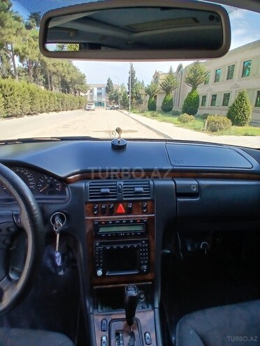 Mercedes E 240 1999, 400,317 km - 2.4 l - Salyan