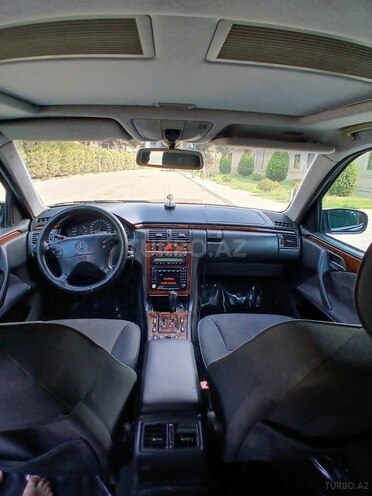 Mercedes E 240 1999, 400,317 km - 2.4 l - Salyan