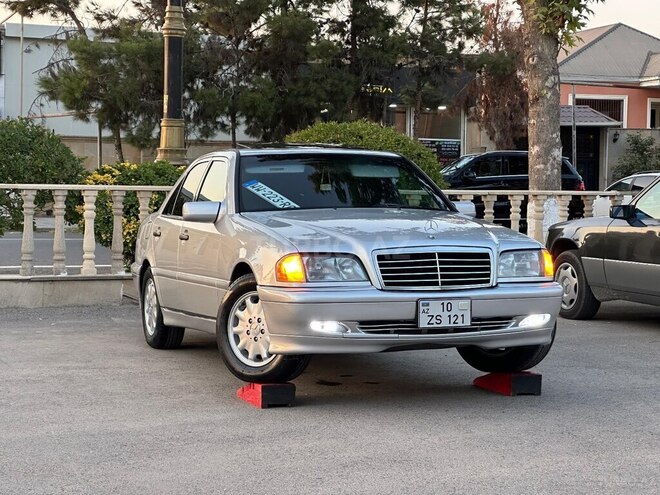 Mercedes C 230 2000, 260,000 km - 2.3 l - Saatlı