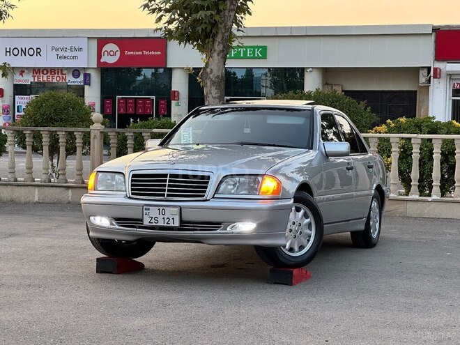 Mercedes C 230 2000, 260,000 km - 2.3 l - Saatlı