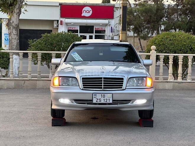 Mercedes C 230 2000, 260,000 km - 2.3 l - Saatlı