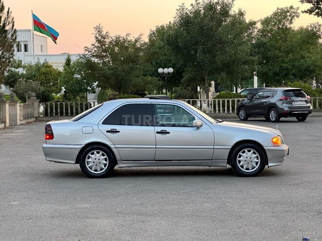 Mercedes C 230 2000, 260,000 km - 2.3 l - Saatlı