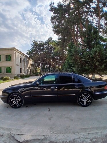 Mercedes E 240 1999, 400,317 km - 2.4 l - Salyan