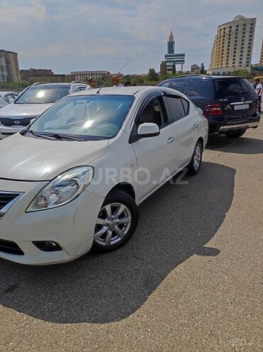Nissan Sunny 2013, 317,600 km - 1.5 л - Bakı