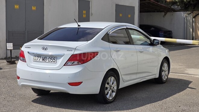 Hyundai Accent 2015, 110,000 km - 1.4 л - Bakı