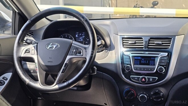 Hyundai Accent 2015, 110,000 km - 1.4 л - Bakı