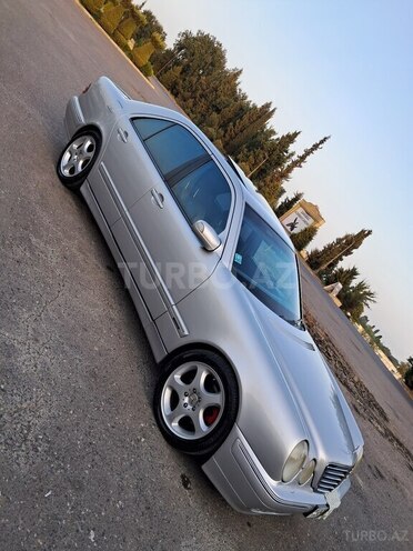 Mercedes E 270 2001, 332,000 km - 2.7 l - Ağcabədi