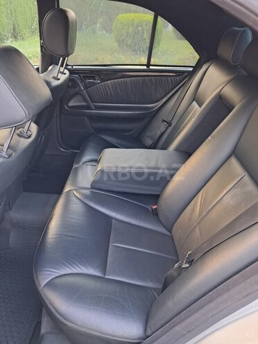 Mercedes E 270 2001, 332,000 km - 2.7 l - Ağcabədi
