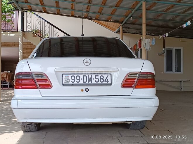 Mercedes E 200 2001, 497,505 km - 2.2 л - Şamaxı