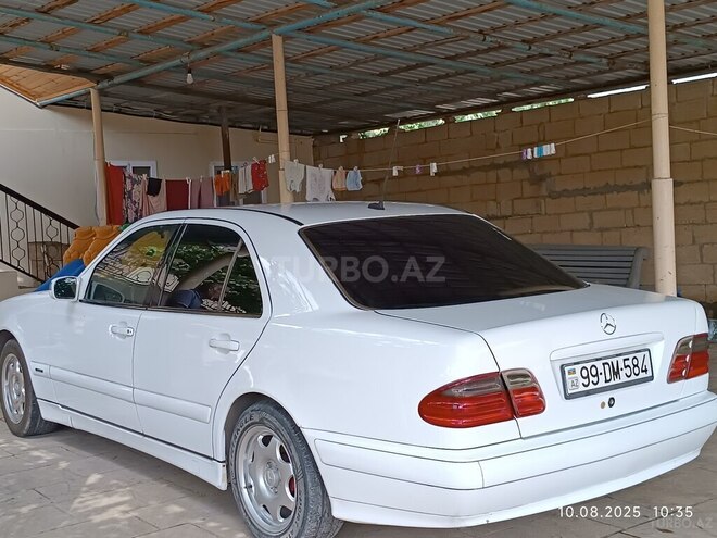 Mercedes E 200 2001, 497,505 km - 2.2 л - Şamaxı
