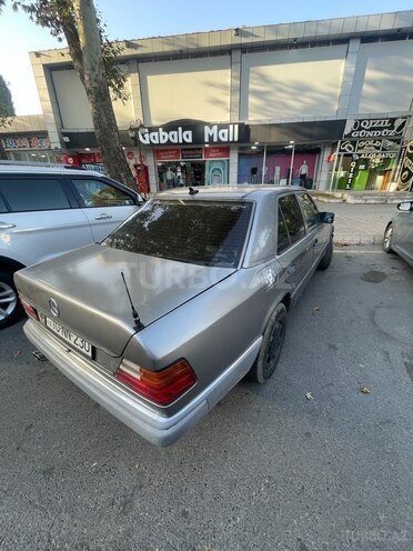 Mercedes E 200 1993, 400,000 km - 2.0 l - Qəbələ