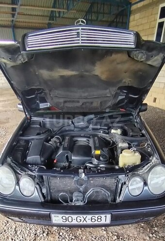 Mercedes E 240 1998, 100,000 km - 2.4 l - İmişli