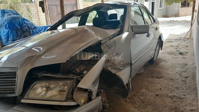 Mercedes C 200 2000, 250,000 km - 2.0 l - Beyləqan