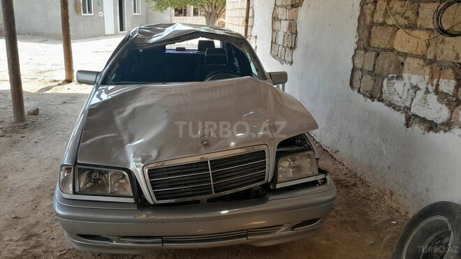 Mercedes C 200 2000, 250,000 km - 2.0 l - Beyləqan