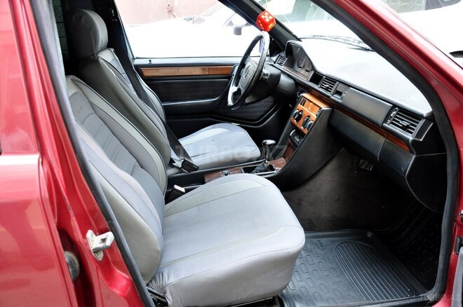 Mercedes E 230 1993, 576,000 km - 2.3 l - Şamaxı