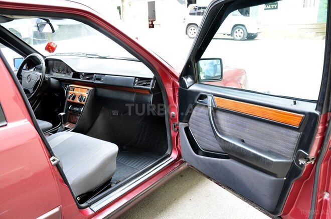 Mercedes E 230 1993, 576,000 km - 2.3 l - Şamaxı