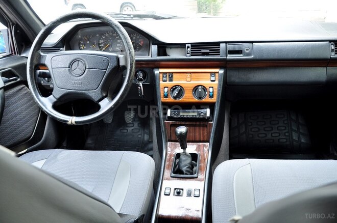 Mercedes E 230 1993, 576,000 km - 2.3 l - Şamaxı