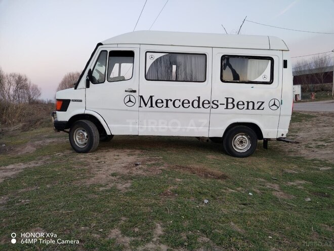 Mercedes 208 D 1990, 250,000 km - 2.3 l - Saatlı
