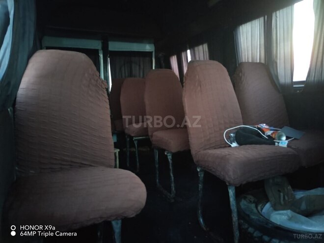 Mercedes 208 D 1990, 250,000 km - 2.3 l - Saatlı