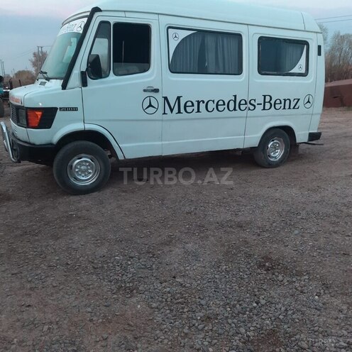 Mercedes 208 D 1990, 250,000 km - 2.3 l - Saatlı