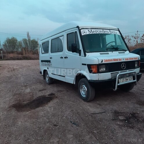 Mercedes 208 D 1990, 250,000 km - 2.3 l - Saatlı