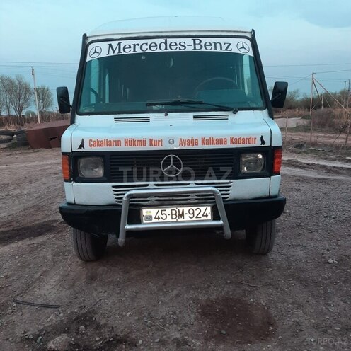 Mercedes 208 D 1990, 250,000 km - 2.3 l - Saatlı