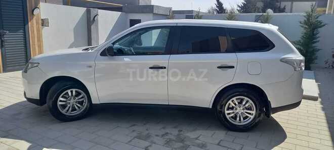 Mitsubishi Outlander 2015, 370,000 km - 3.0 л - Bakı
