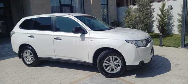 Mitsubishi Outlander 2015, 370,000 km - 3.0 л - Bakı