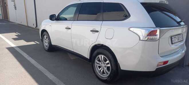 Mitsubishi Outlander 2015, 370,000 km - 3.0 л - Bakı