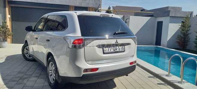 Mitsubishi Outlander 2015, 370,000 km - 3.0 л - Bakı