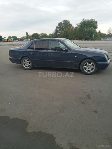 Mercedes E 220 1998, 697,777 km - 2.2 l - Ucar