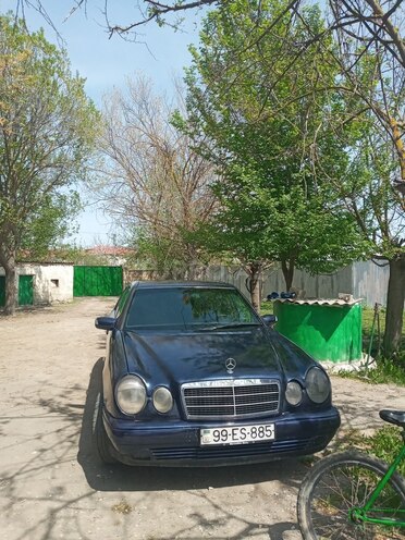 Mercedes E 220 1998, 697,777 km - 2.2 l - Ucar