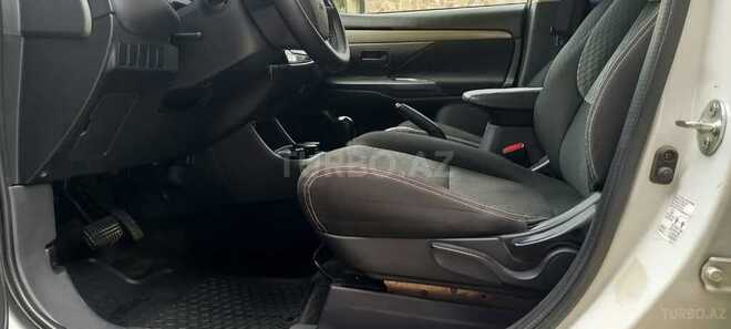 Mitsubishi Outlander 2015, 370,000 km - 3.0 л - Bakı