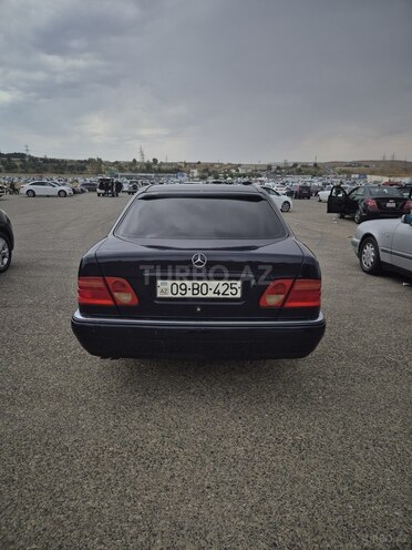 Mercedes E 240 1998, 272,542 km - 2.4 l - Bakı