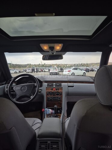 Mercedes E 240 1998, 272,542 km - 2.4 l - Bakı